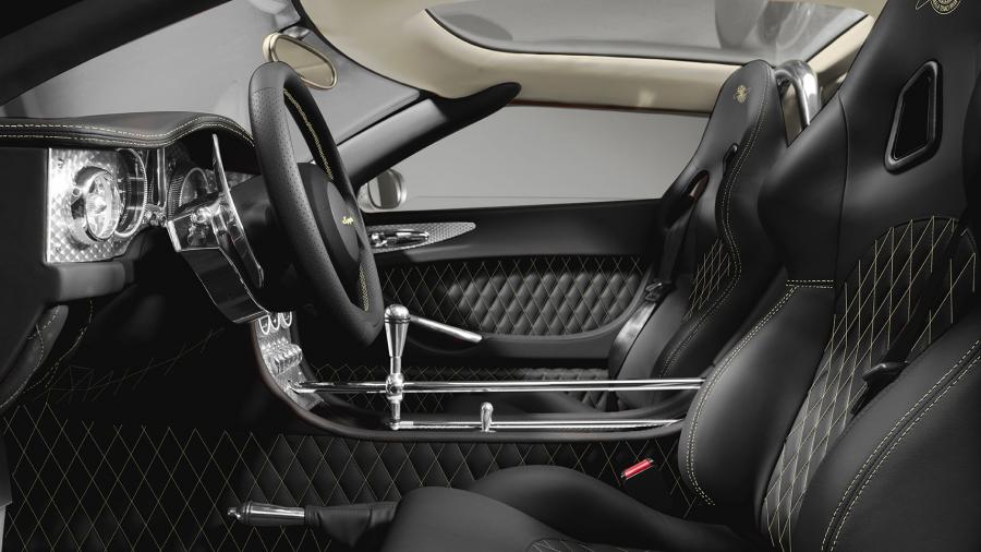 Интерьер Spyker C8 Aileron LM85 Final Edition 2017 года  (фото 3 из 7)
